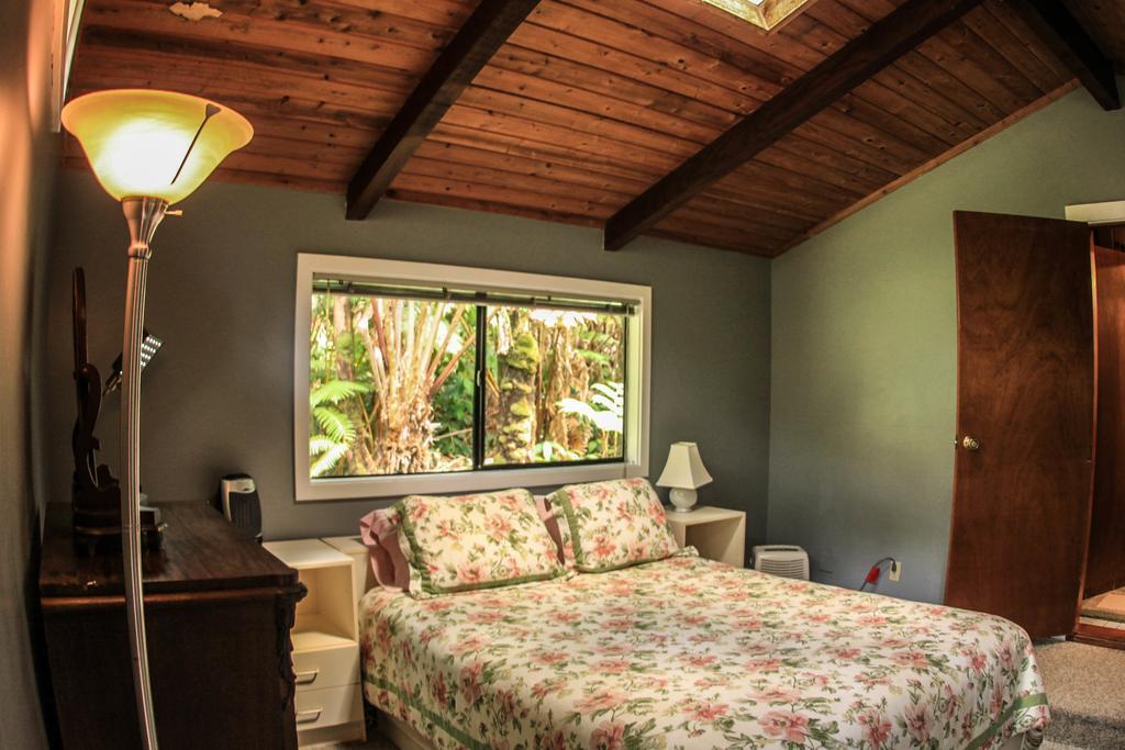 Volcano Village Lodge Room photo