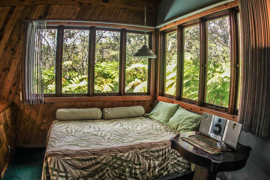 Volcano Village Lodge Room photo